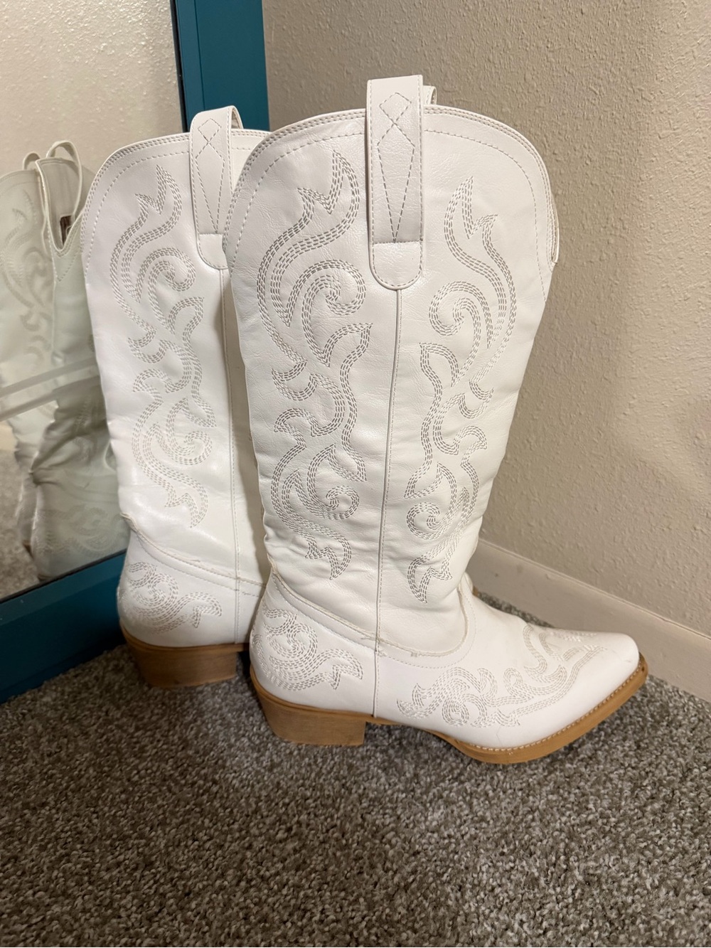 Women’s white synthetic leather boots